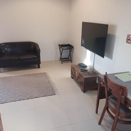 Summerstrand Self Catering For Two Port Elizabeth Esterno foto
