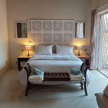 Summerstrand Self Catering For Two Port Elizabeth Esterno foto