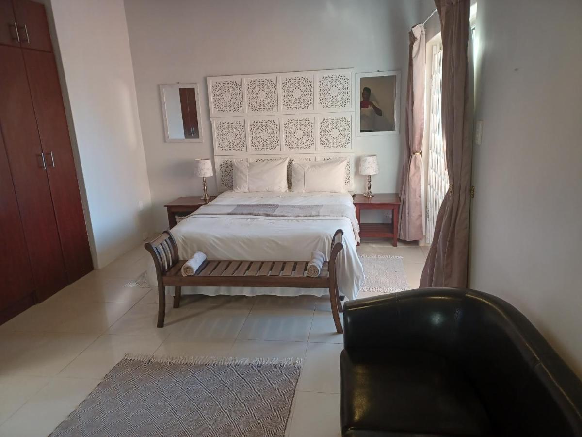Summerstrand Self Catering For Two Port Elizabeth Esterno foto