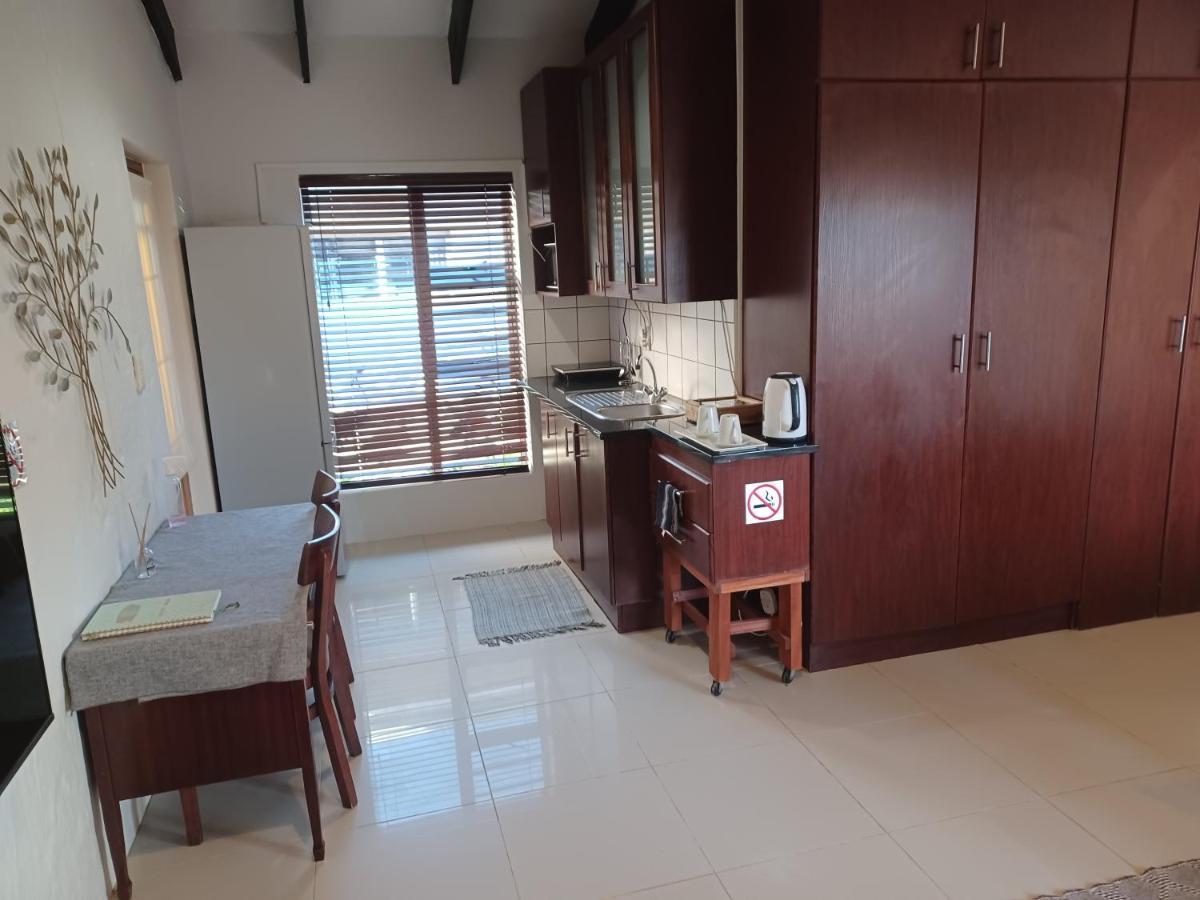 Summerstrand Self Catering For Two Port Elizabeth Esterno foto